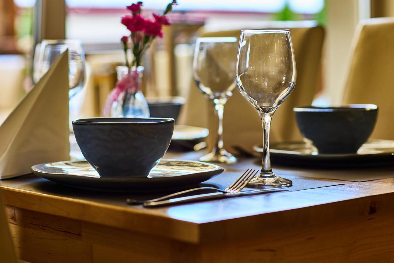 Hotel Mazury Gizycko Ngoại thất bức ảnh