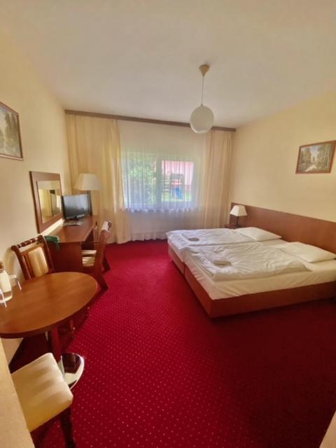 Hotel Mazury Gizycko Ngoại thất bức ảnh
