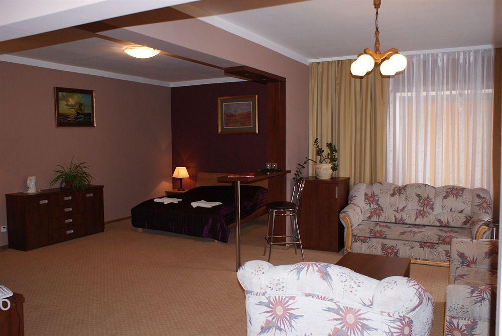 Hotel Mazury Gizycko Ngoại thất bức ảnh