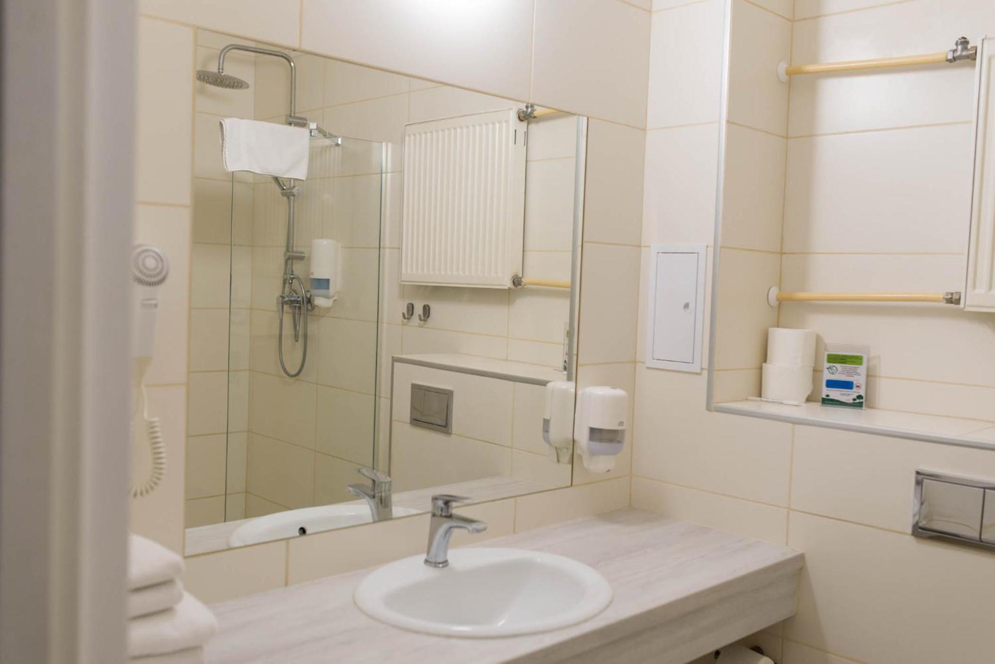 Hotel Mazury Gizycko Ngoại thất bức ảnh
