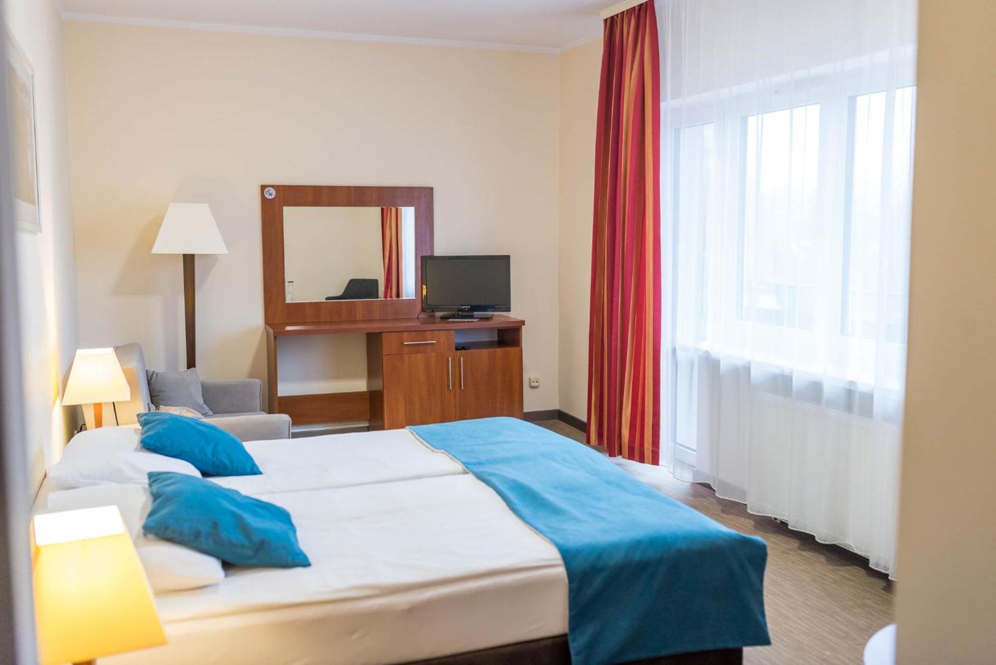 Hotel Mazury Gizycko Ngoại thất bức ảnh