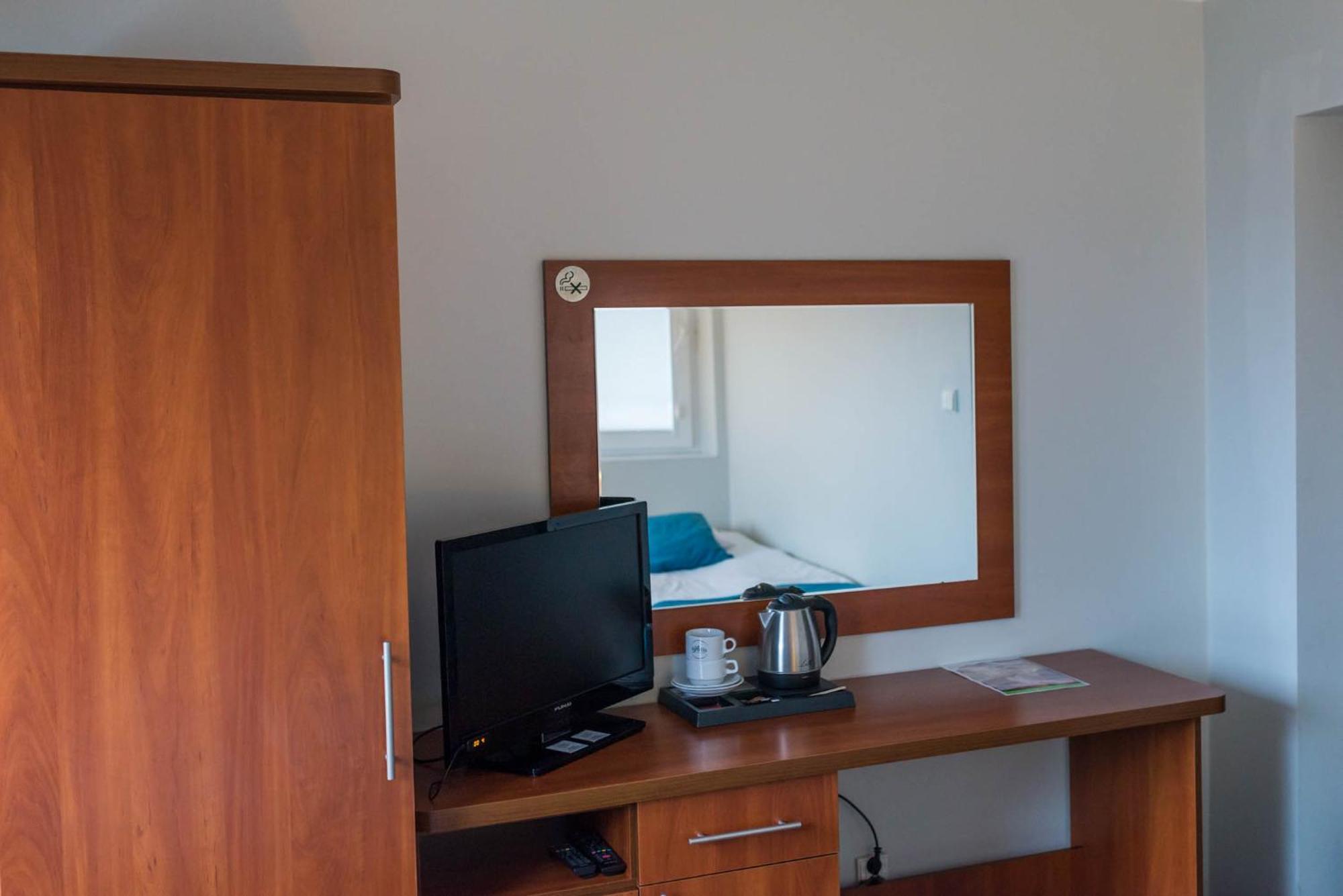 Hotel Mazury Gizycko Ngoại thất bức ảnh