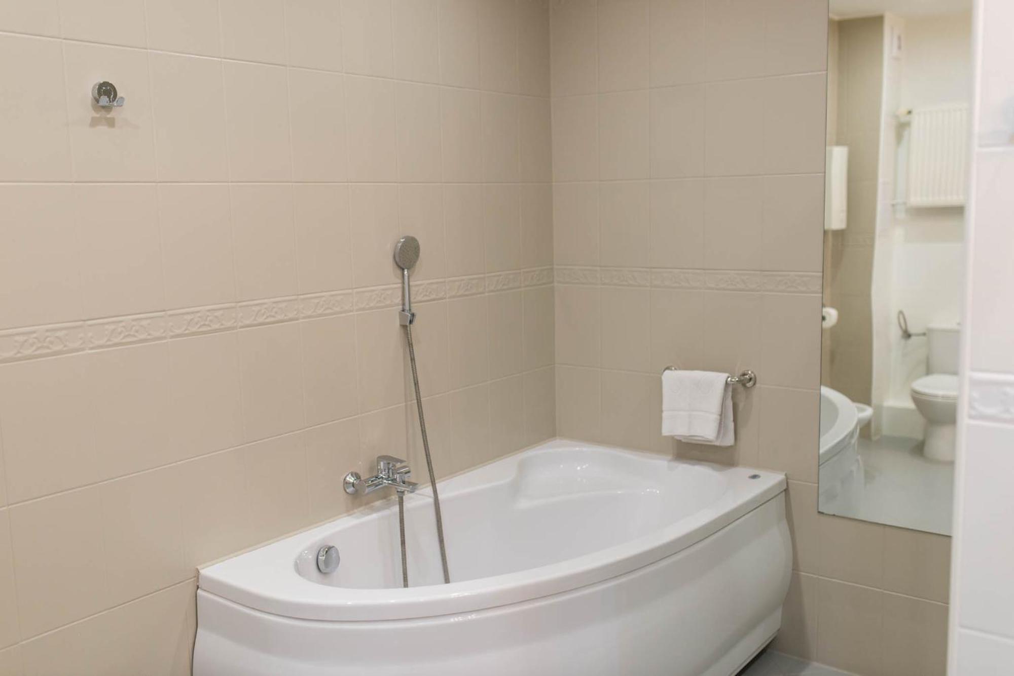 Hotel Mazury Gizycko Ngoại thất bức ảnh